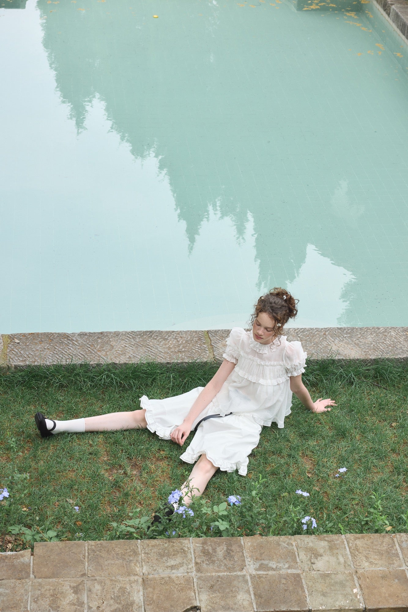 ‘Eric’ White Bow Mid-length Shorts