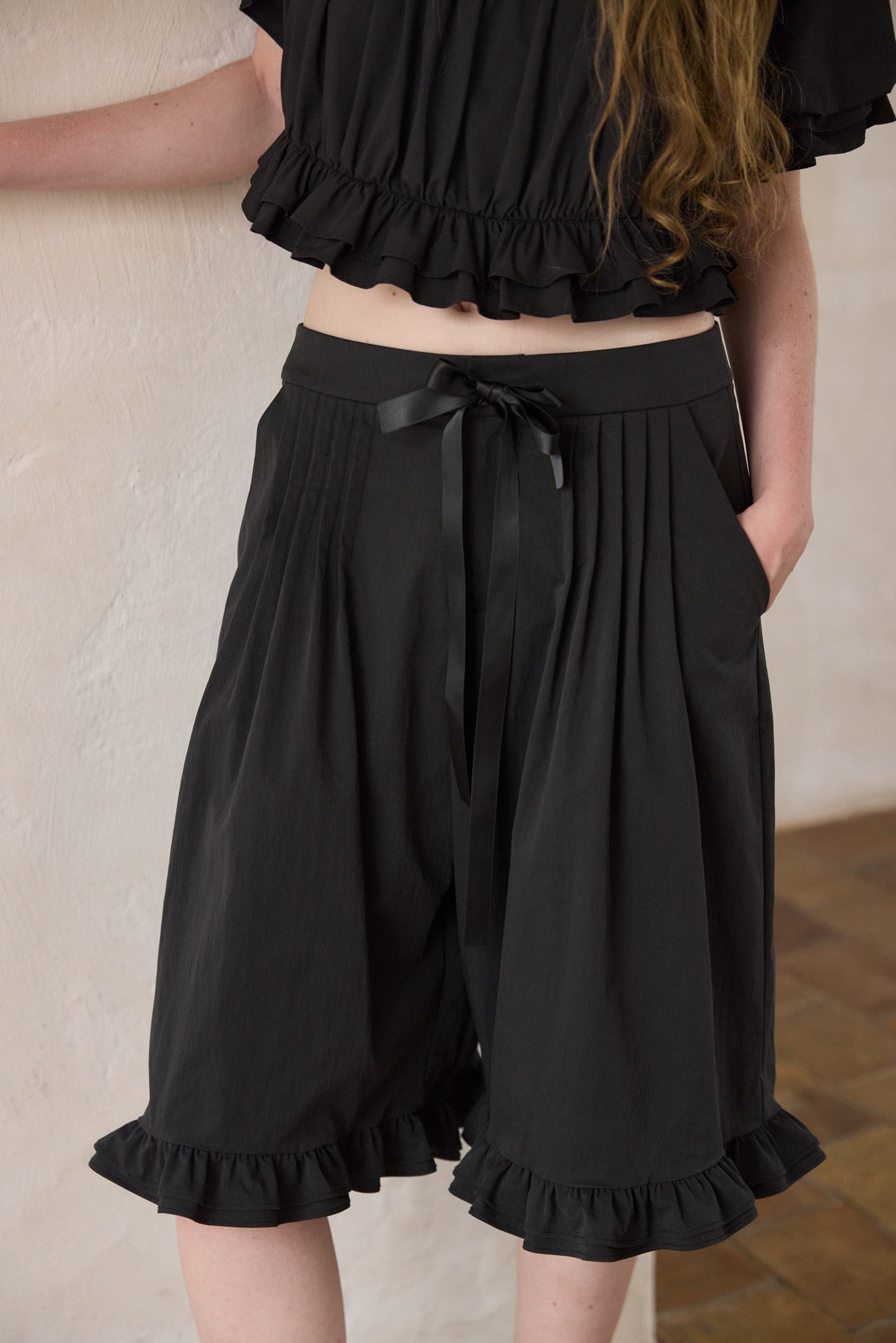 ‘Eric’ Black Bow Mid-length Shorts