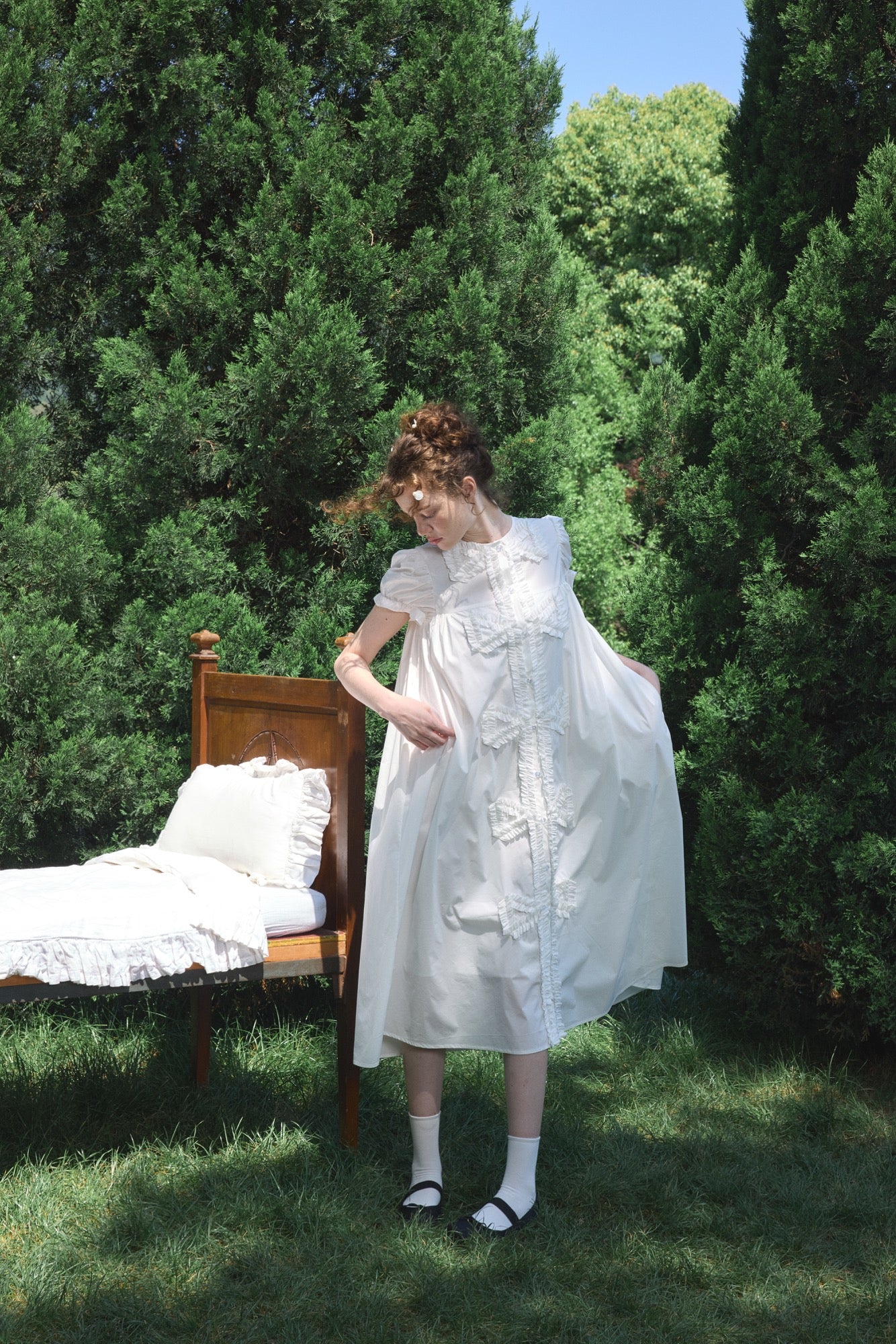 ‘Andrina’ White Gathering Bow-tie Long Shirt Dress