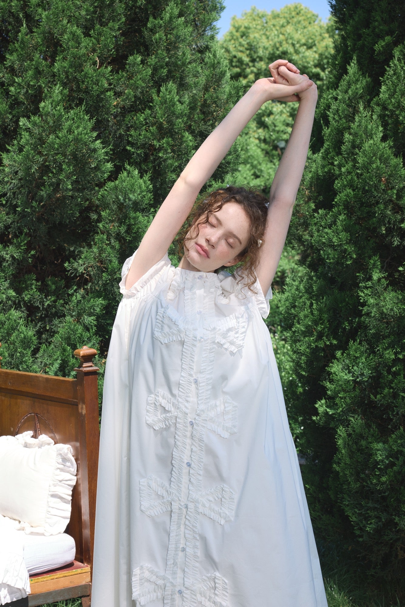 ‘Andrina’ White Gathering Bow-tie Long Shirt Dress