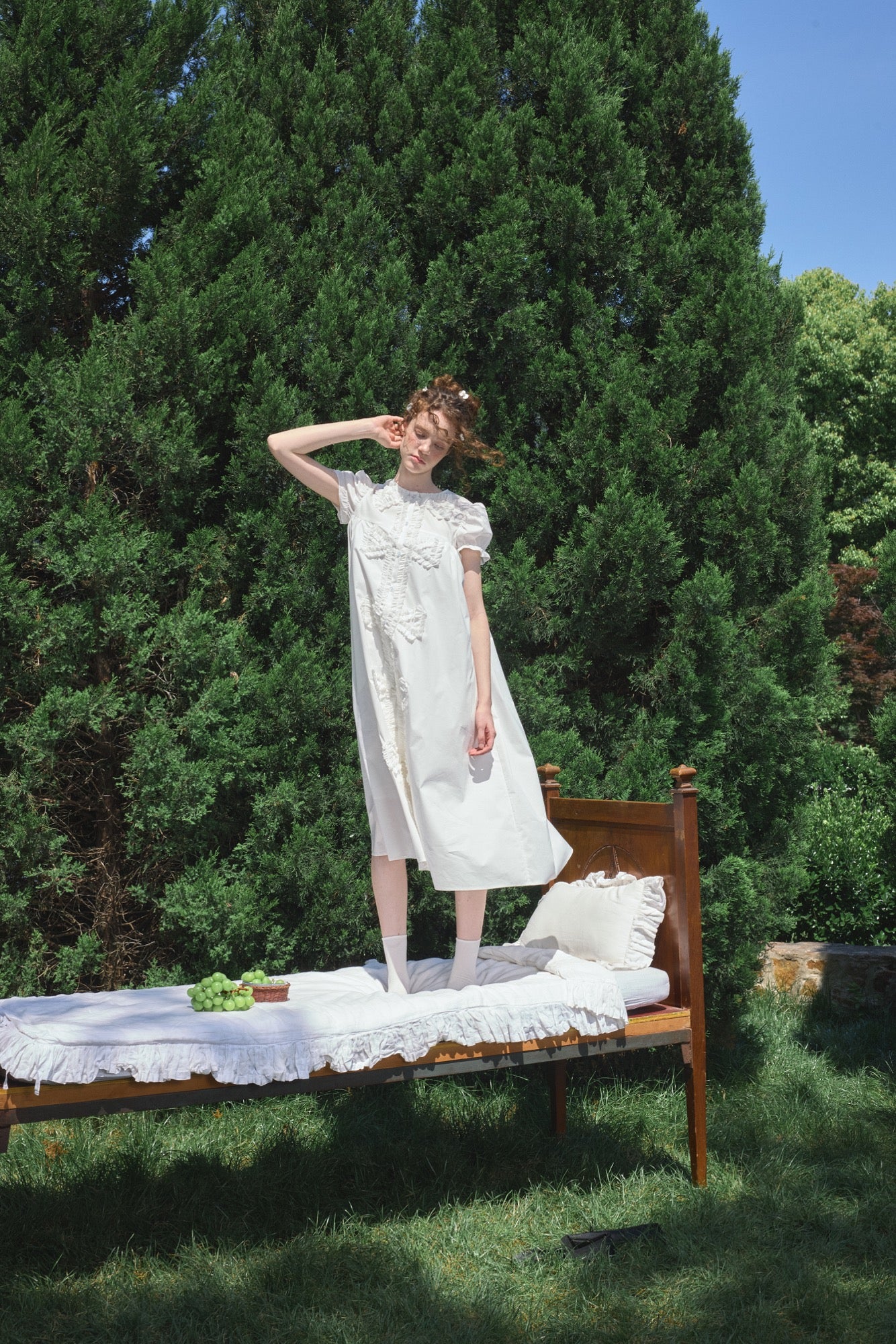 ‘Andrina’ White Gathering Bow-tie Long Shirt Dress