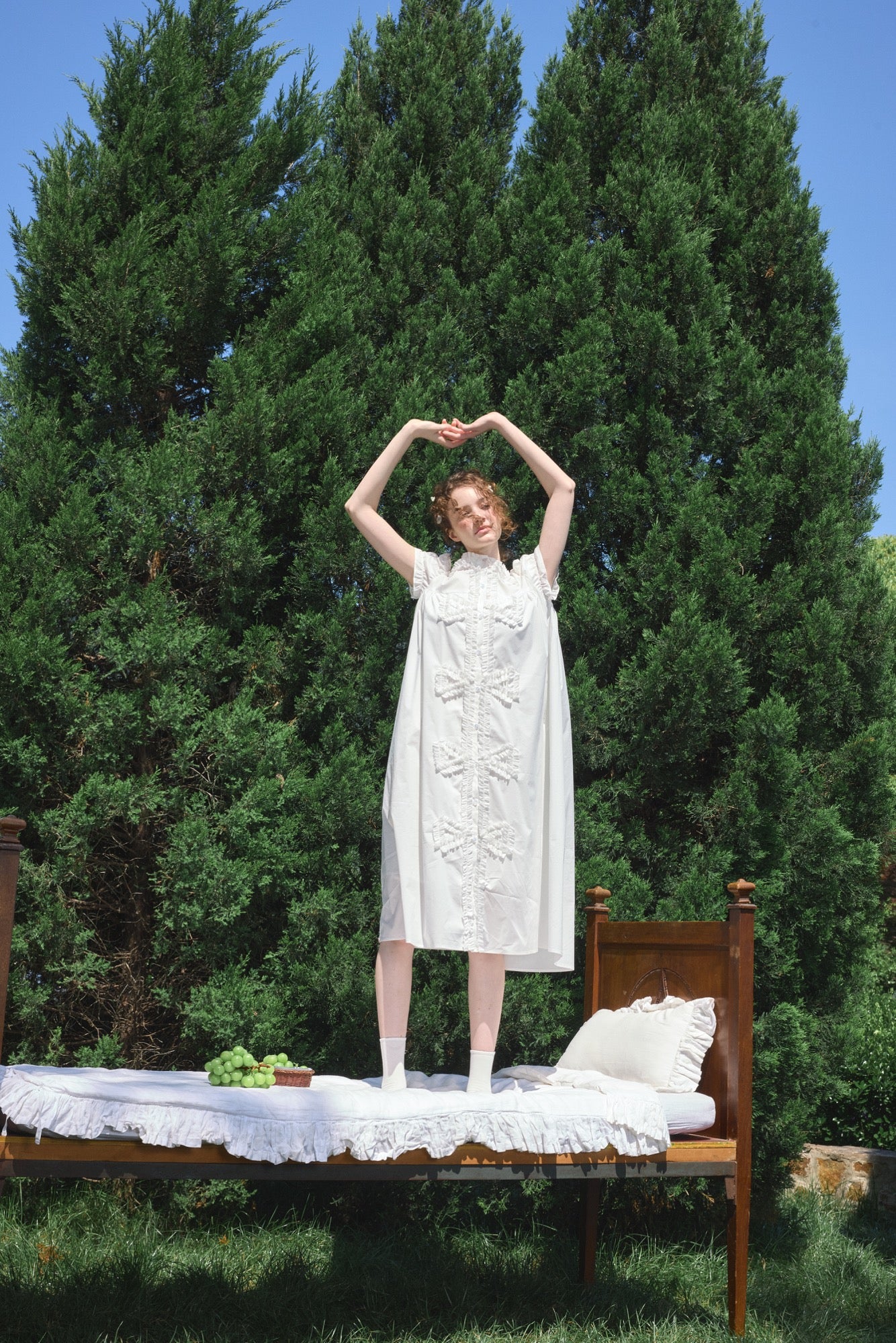 ‘Andrina’ White Gathering Bow-tie Long Shirt Dress