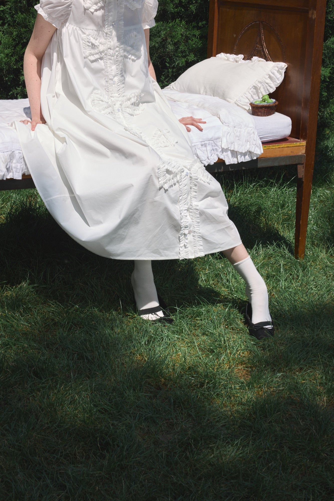 ‘Andrina’ White Gathering Bow-tie Long Shirt Dress