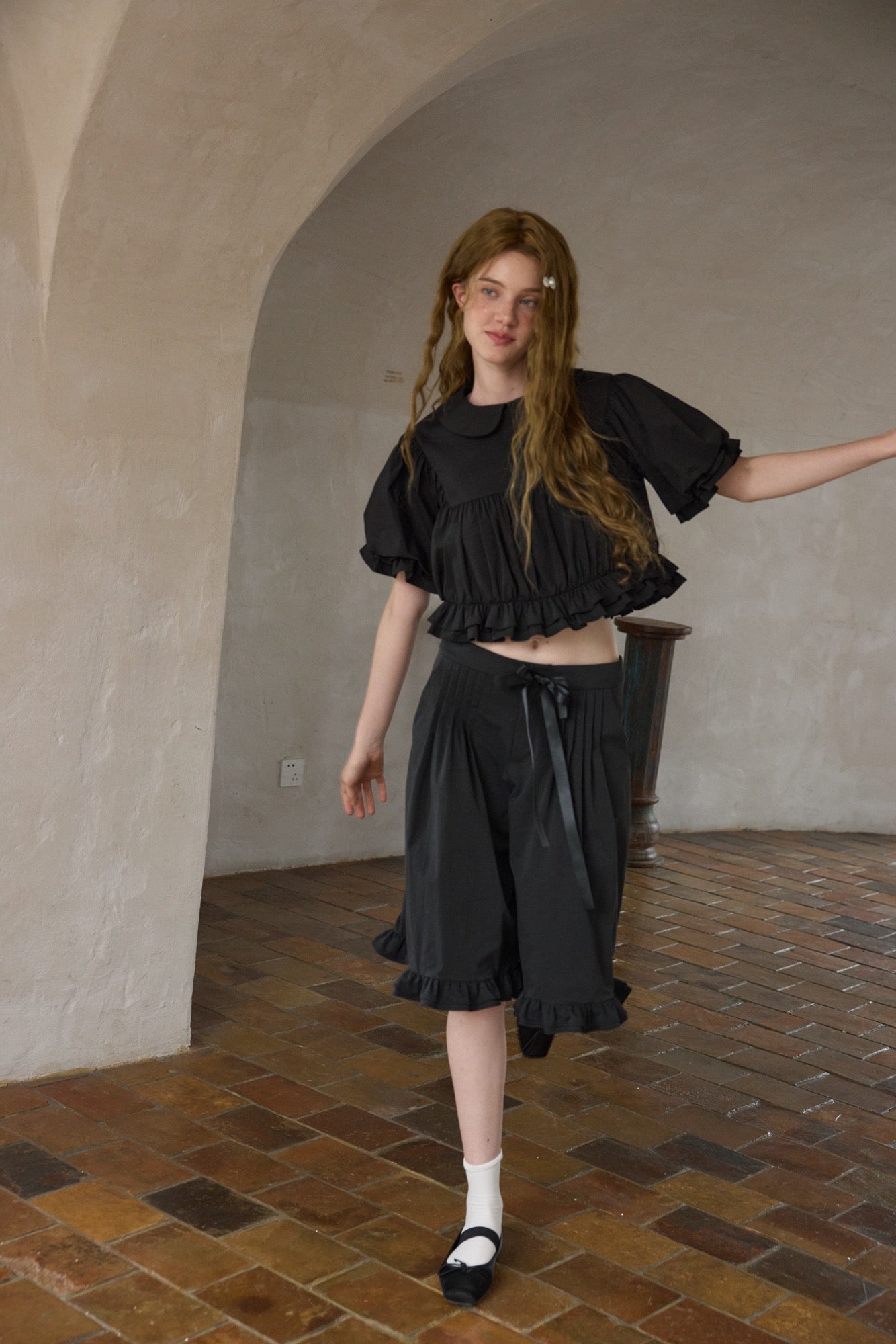 ‘Ursula’ Black Ruched Cropped Top