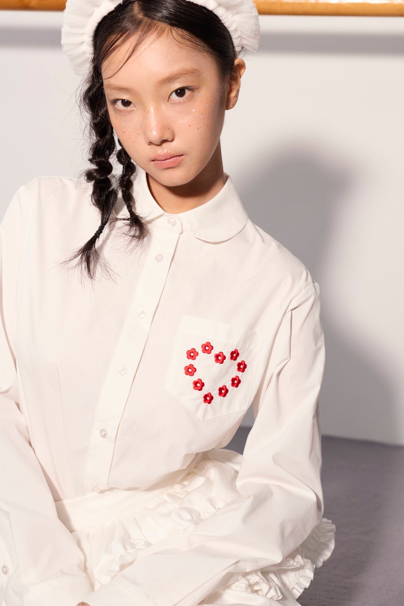 'Heart Signal' White Embroidery Shirt
